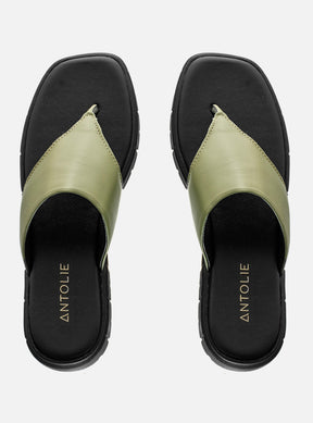 Rasteira em Couro Flat Gabi Verde Oliva