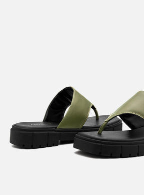 Rasteira em Couro Flat Gabi Verde Oliva