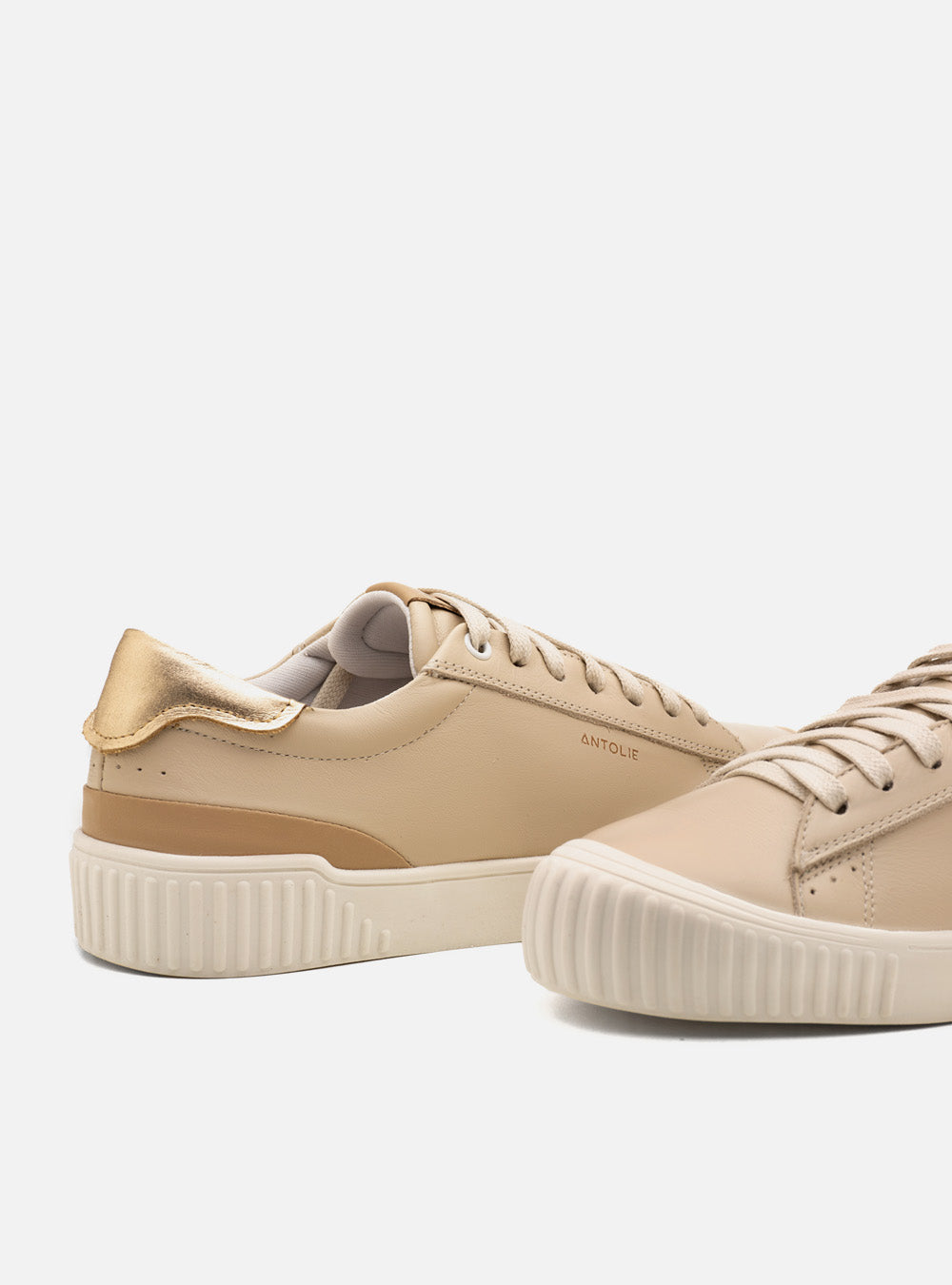 Tênis Couro Off White Cadarço Detalhe Dourado Classic