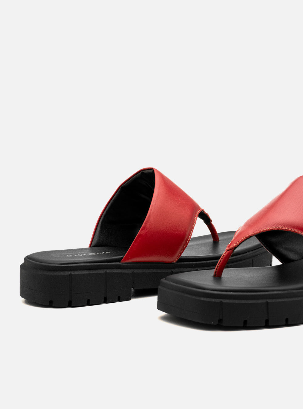 Rasteira em Couro Flat Gabi Vermelho