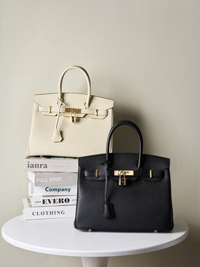 Bolsa Classic Média Couro Legítimo Barcelona Ferragem Dourada