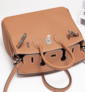 Bolsa Classic Média Couro Legítimo Barcelona Ferragem Prata