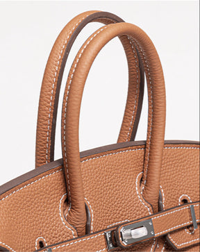 Bolsa Classic Média Couro Legítimo Barcelona Ferragem Prata