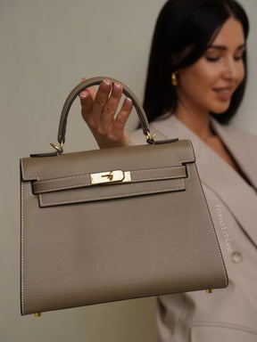 Bolsa Classic Média Couro Legítimo Madri Ferragem Dourada