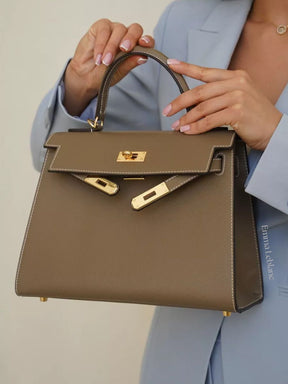 Bolsa Classic Média Couro Legítimo Madri Ferragem Dourada