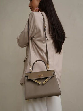 Bolsa Classic Média Couro Legítimo Madri Ferragem Dourada