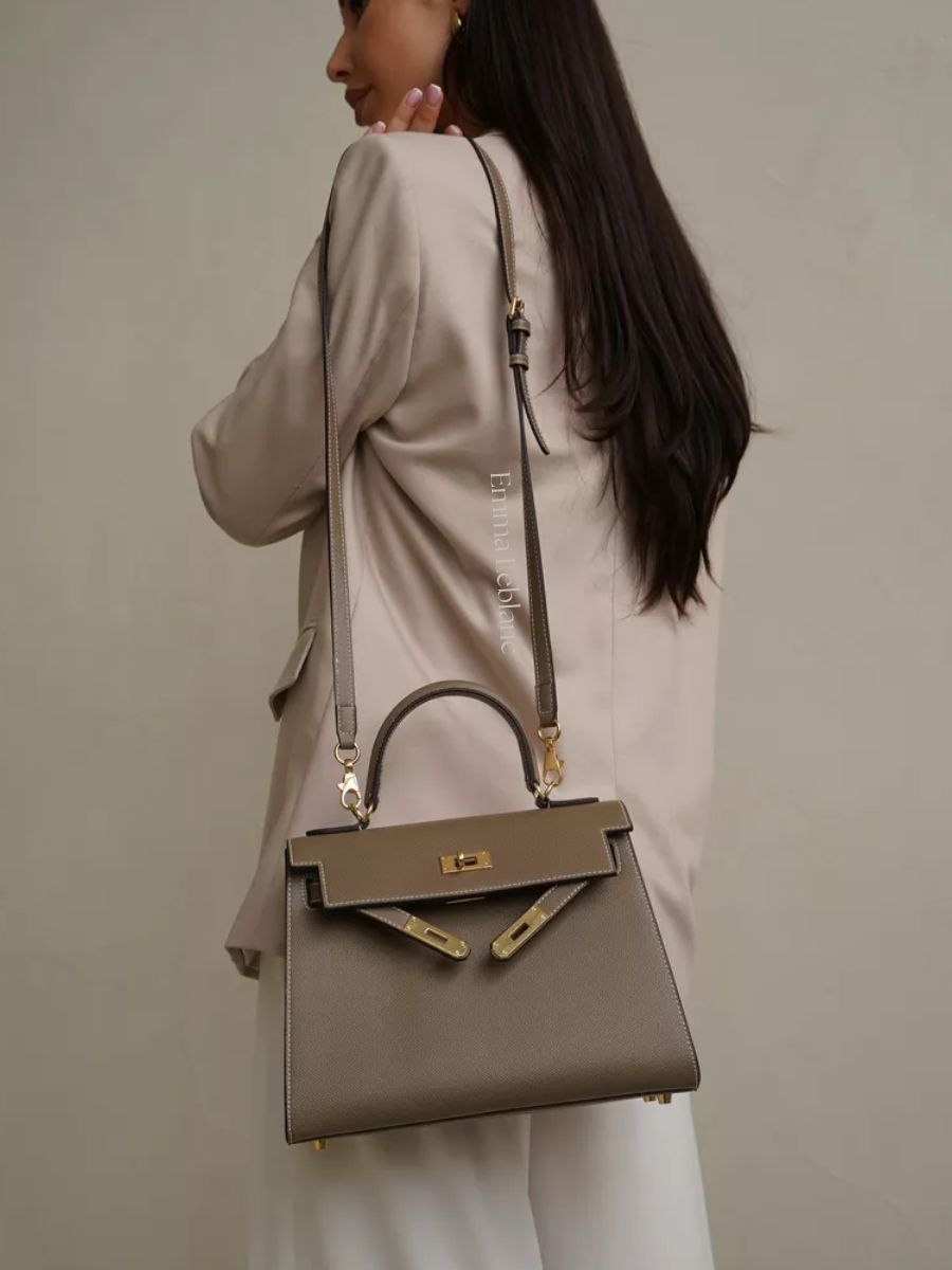 Bolsa Classic Média Couro Legítimo Madri Ferragem Dourada