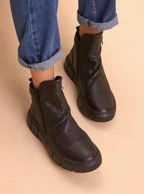 Tênis em Couro Cano Alto Jade Preto