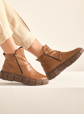 Tênis em Couro Cano Alto Jade Caramelo