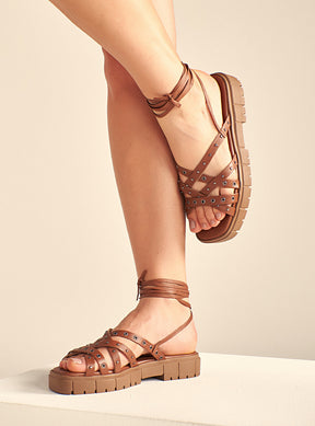 Sandália em Couro Flat Amarração Gabi Marrom