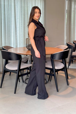 Macacão Pantalona Detalhe Botões Anita Preto