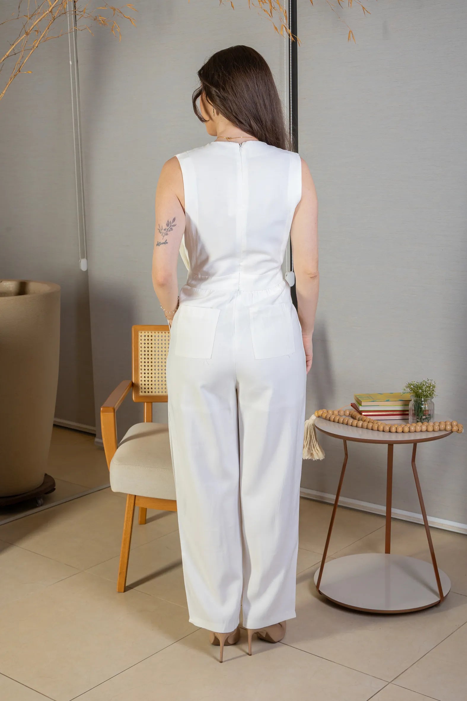 Macacão Alfaiataria Detalhe Bolso Juliana Paes Branco