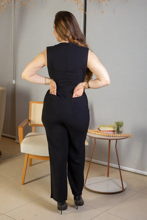 Macacão Alfaiataria Detalhe Bolso Juliana Paes Preto