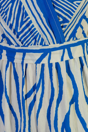 Macacão Regata Decote "V" Visco Rústico Emily Estampado Azul