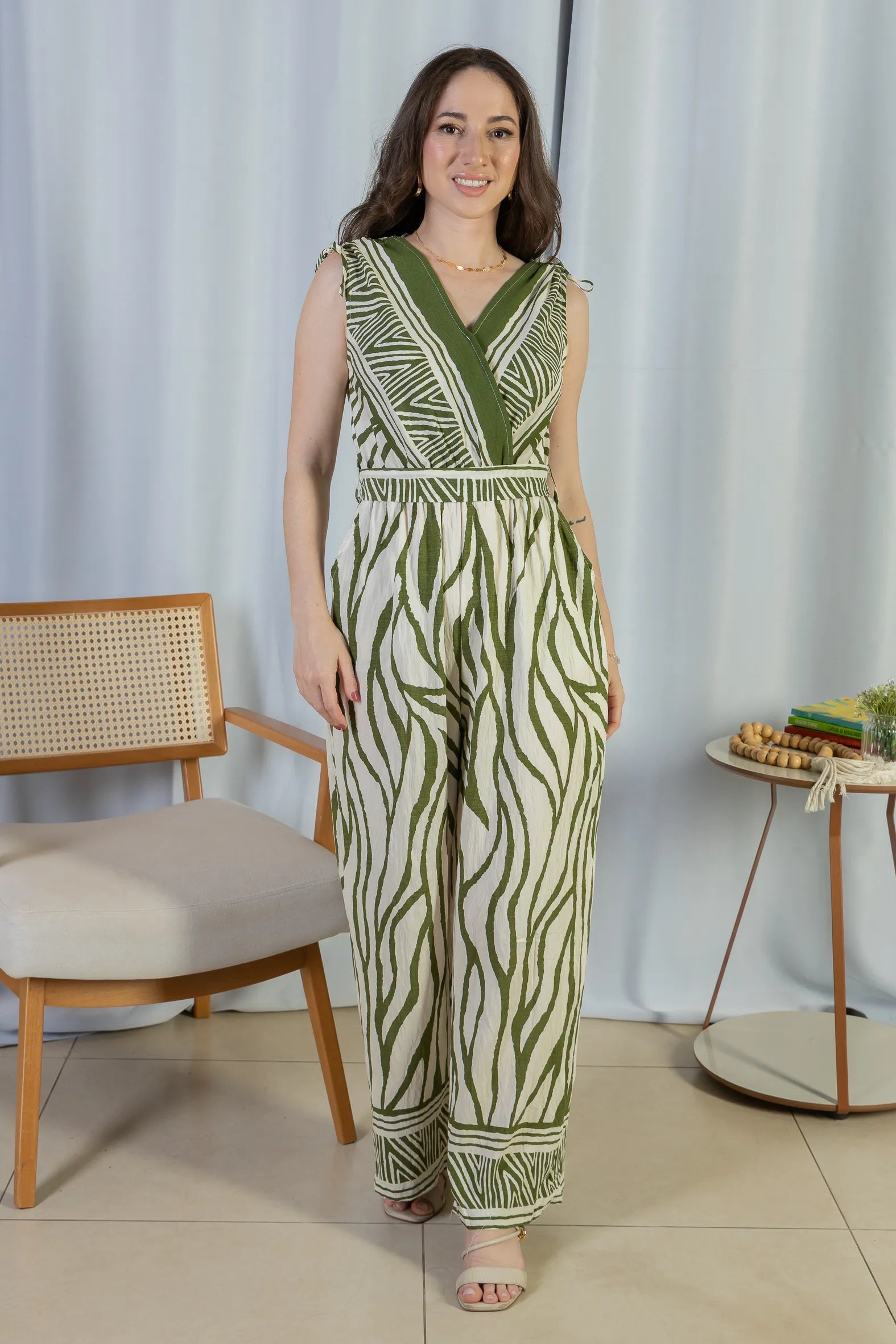 Macacão Regata Decote "V" Visco Rústico Emily Estampado Verde