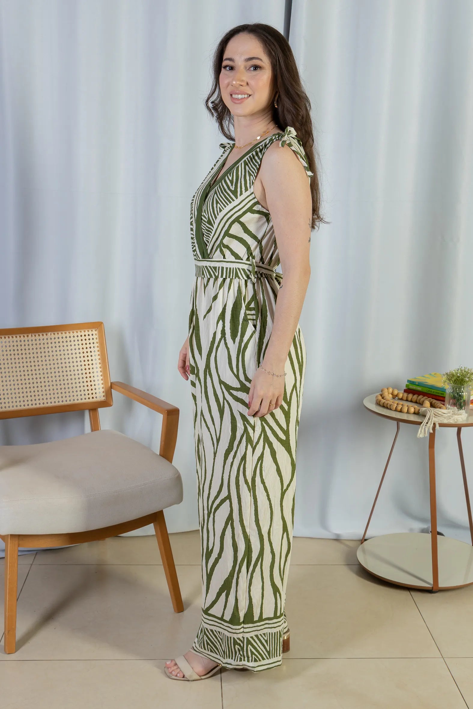 Macacão Regata Decote "V" Visco Rústico Emily Estampado Verde