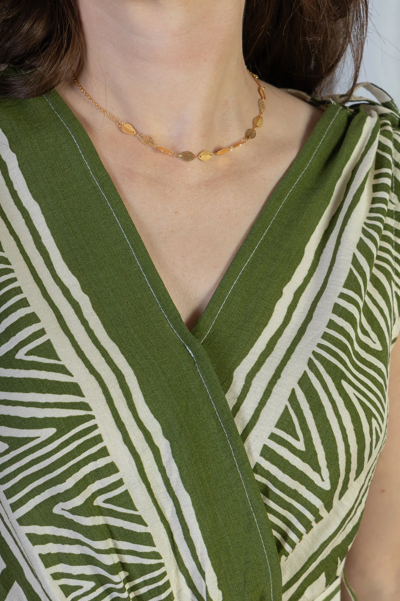 Macacão Regata Decote "V" Visco Rústico Emily Estampado Verde