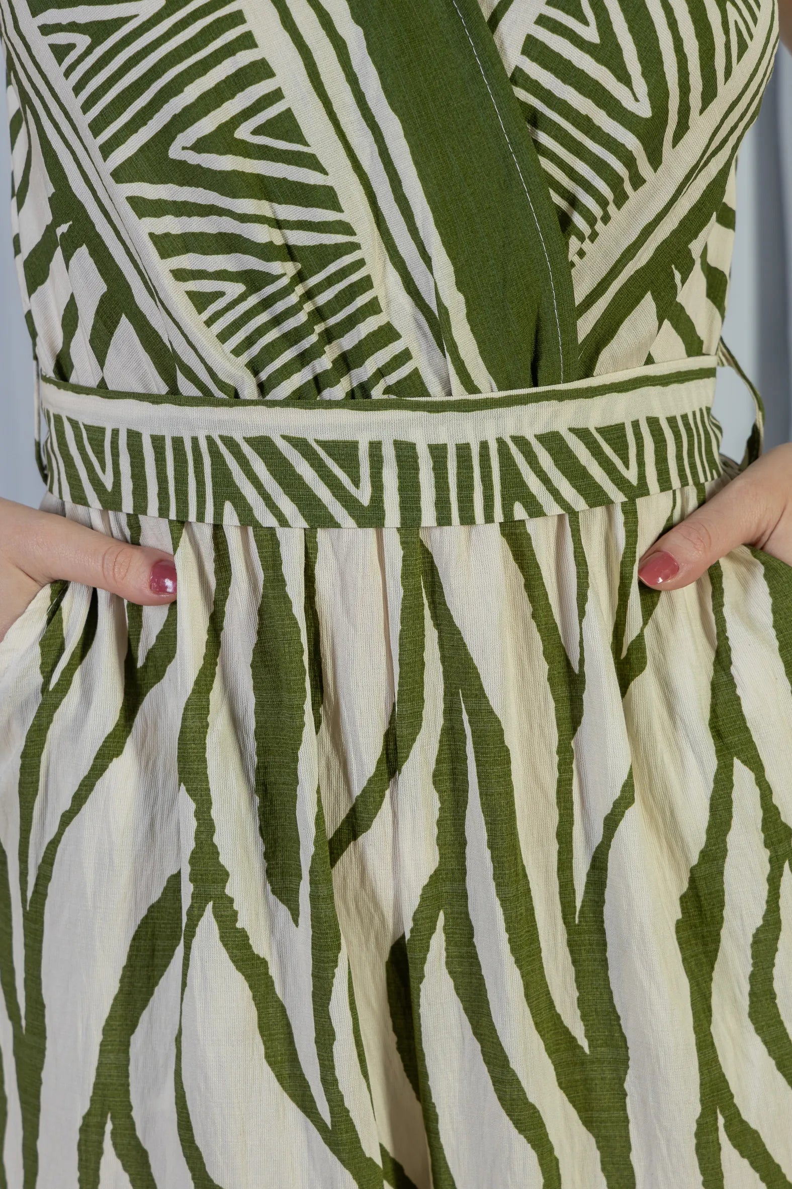 Macacão Regata Decote "V" Visco Rústico Emily Estampado Verde