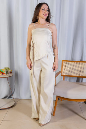 Macacão Assimétrico Alfaiataria Lux Detalhe Fivela Taís Araújo Creme