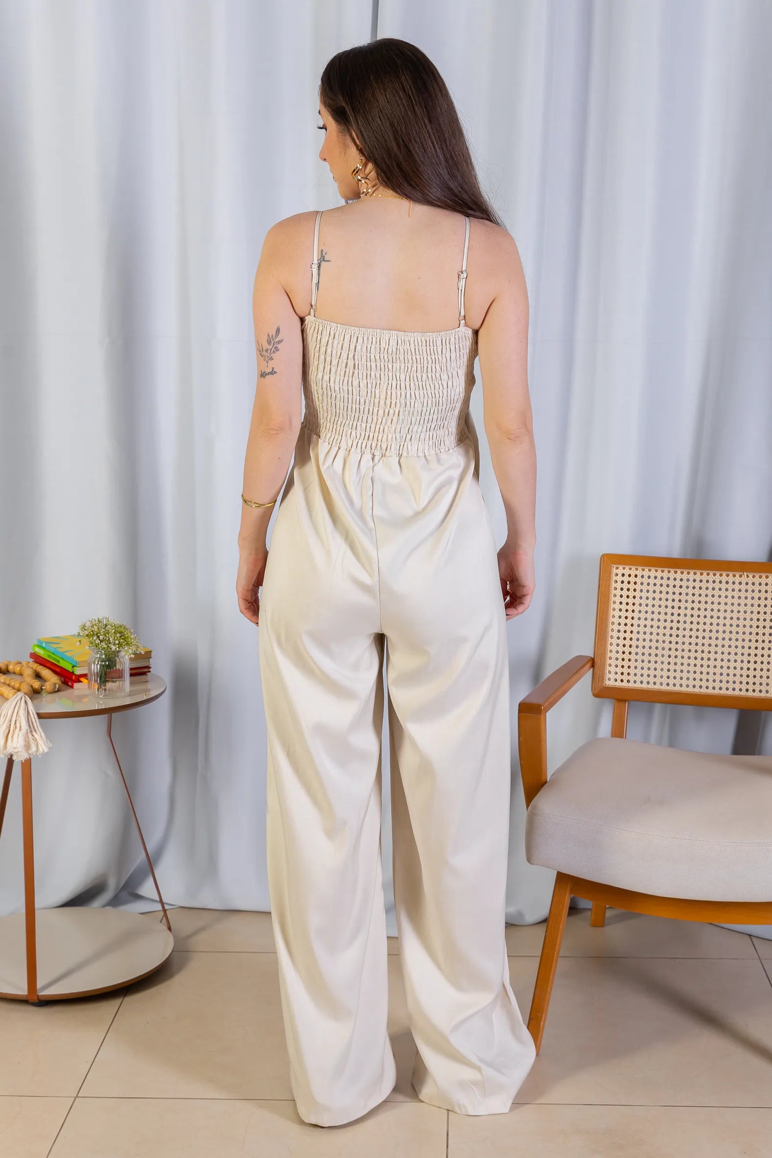 Macacão Assimétrico Alfaiataria Lux Detalhe Fivela Taís Araújo Creme