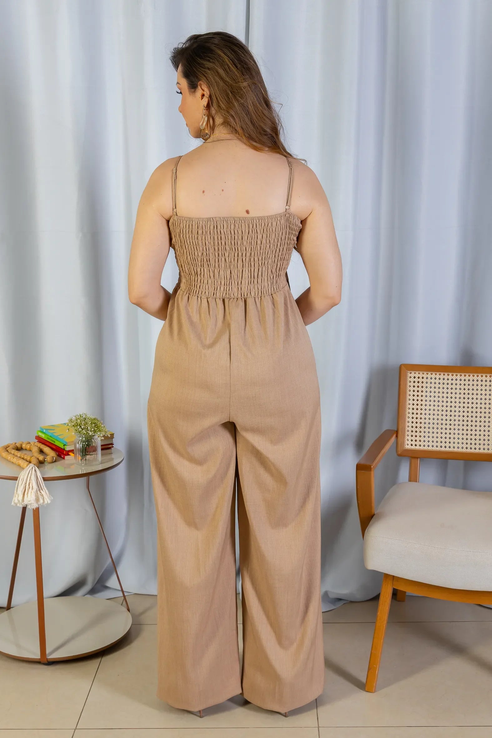 Macacão Assimétrico Alfaiataria Lux Detalhe Fivela Taís Araújo Bege