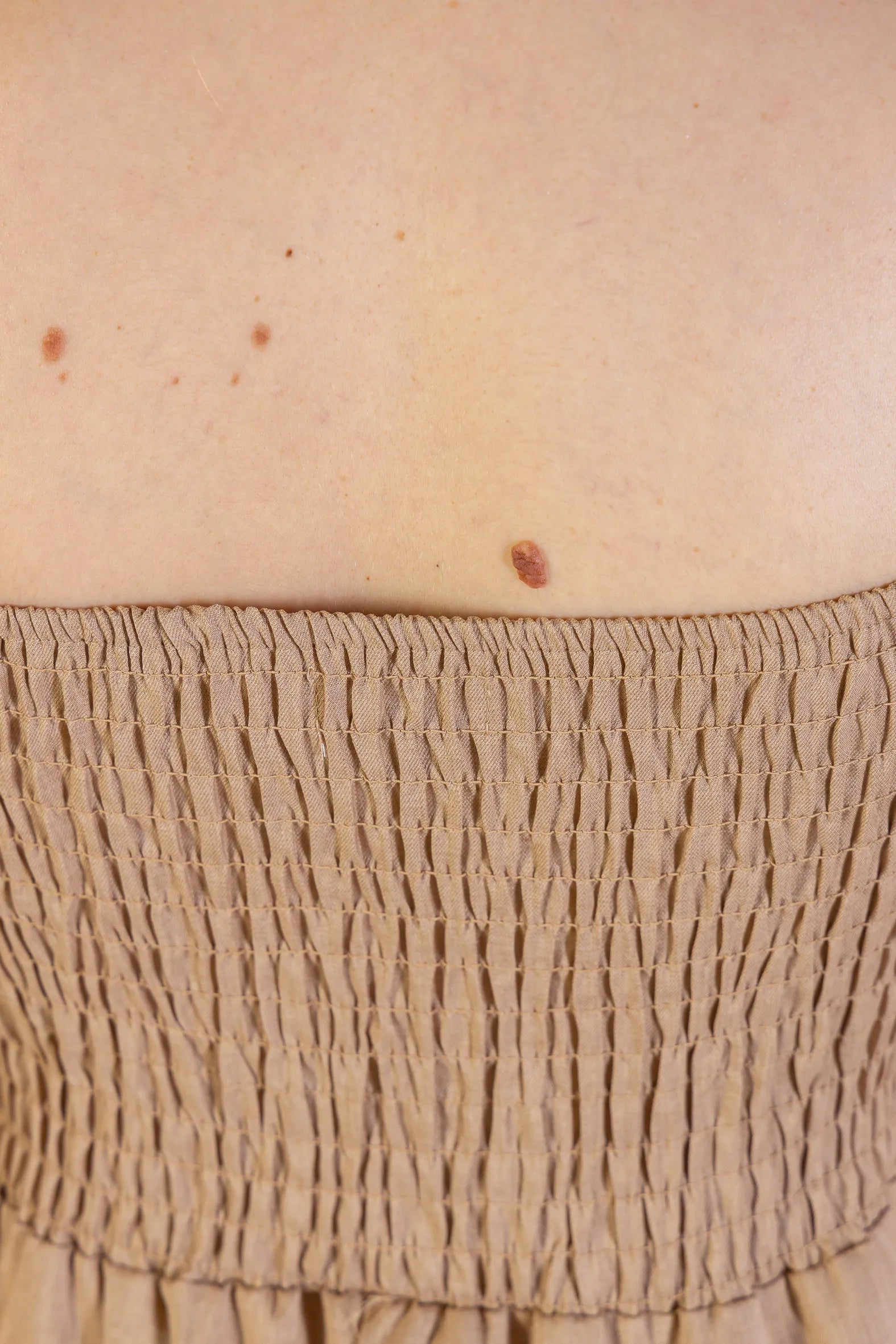 Macacão Assimétrico Alfaiataria Lux Detalhe Fivela Taís Araújo Bege