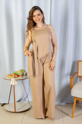 Macacão Assimétrico Alfaiataria Lux Detalhe Fivela Taís Araújo Bege