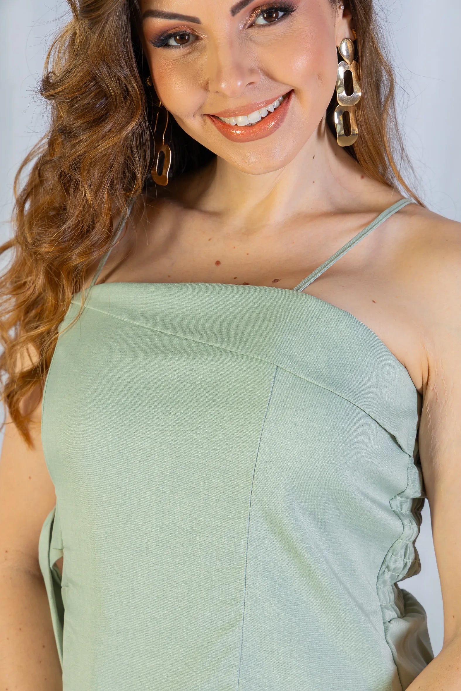 Macacão Assimétrico Alfaiataria Lux Detalhe Fivela Taís Araújo Verde