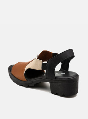 Sandália em Couro Tri Valentina Caramelo Off White e Preto