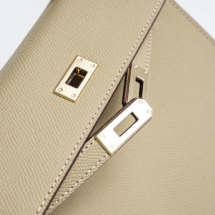 Bolsa Classic Média Couro Legítimo Madri Ferragem Dourada