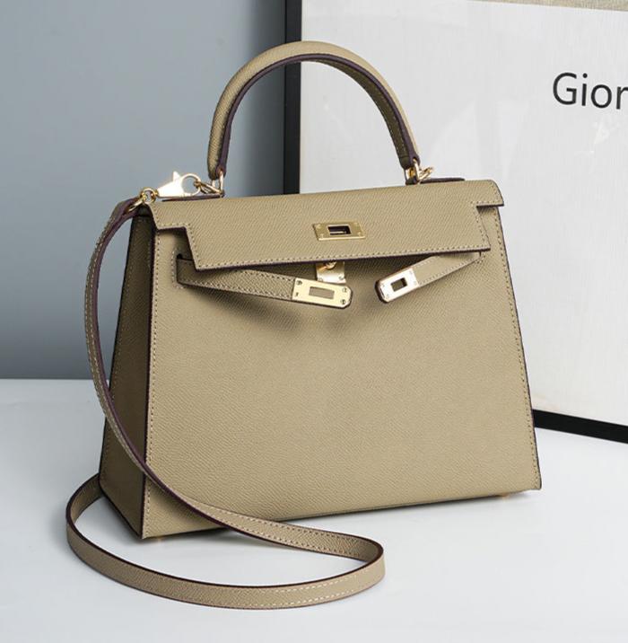 Bolsa Classic Média Couro Legítimo Madri Ferragem Dourada