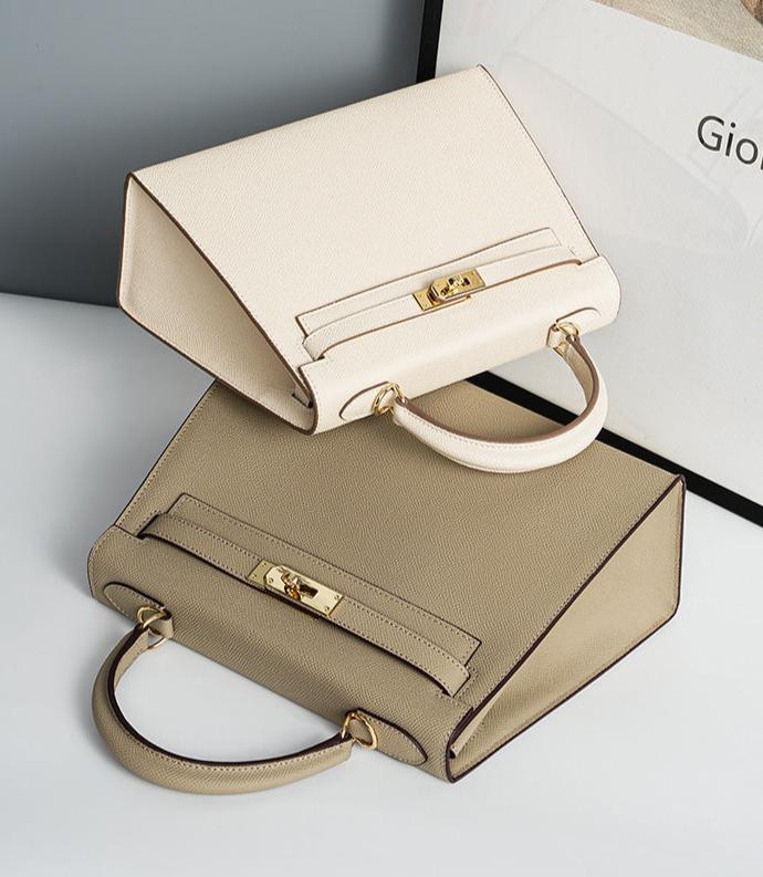 Bolsa Classic Média Couro Legítimo Madri Ferragem Dourada