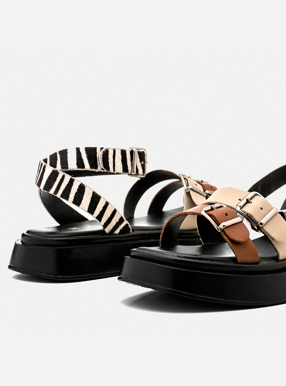Flatform em Couro Fivelas Bia Caramelo Off White e Animal Print Zebra