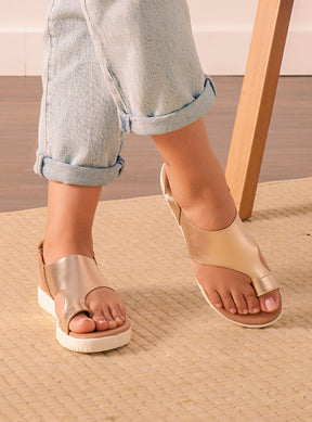 Flatform em Couro Lux Sophia Dourada