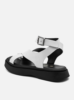 Flatform em Couro Tiras Cruzadas Bia Branco