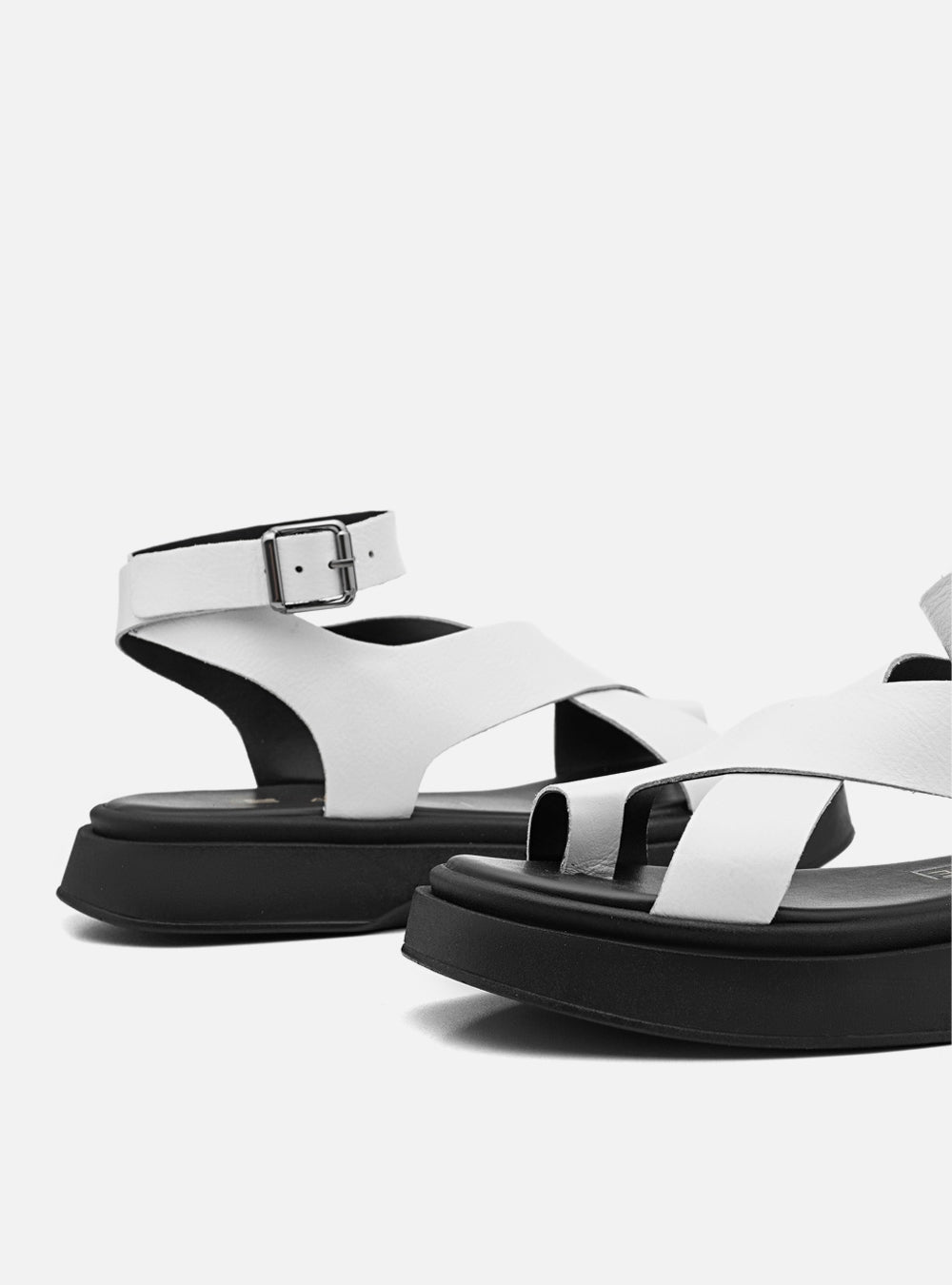 Flatform em Couro Tiras Cruzadas Bia Branco