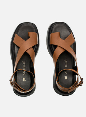 Flatform em Couro Tiras Cruzadas Bia Caramelo