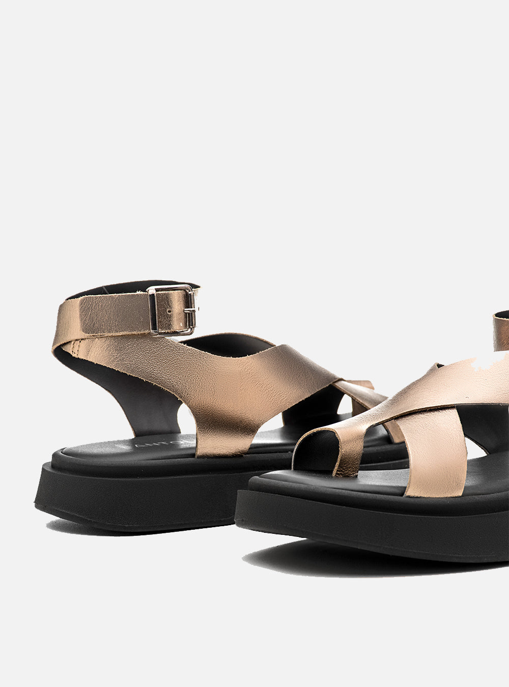 Flatform em Couro Tiras Cruzadas Bia Prata Velho