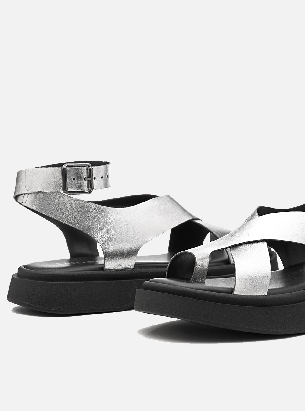 Flatform em Couro Tiras Cruzadas Bia Prata