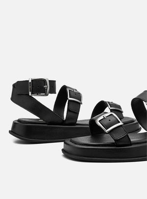 Flatform em Couro Tiras e Fivelas Rafaela Preto