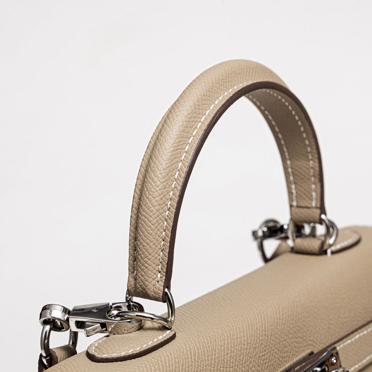 Bolsa Classic Média Couro Legítimo Madri Ferragem Prata