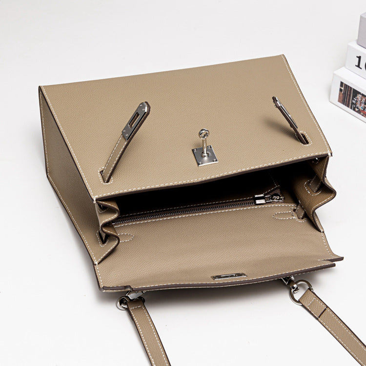 Bolsa Classic Média Couro Legítimo Madri Ferragem Prata