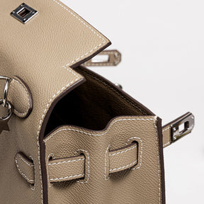 Bolsa Classic Média Couro Legítimo Madri Ferragem Prata