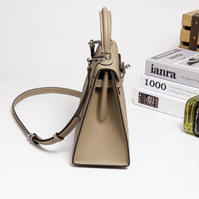 Bolsa Classic Média Couro Legítimo Madri Ferragem Prata