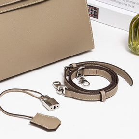 Bolsa Classic Média Couro Legítimo Madri Ferragem Prata