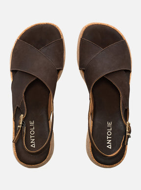 Sandália em Couro Acamurçada Café Plataforma Cortiça Tiras Largas