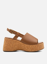 Sandália em Couro Amêndoa Plataforma Cortiça Tira Lisa