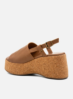 Sandália em Couro Amêndoa Plataforma Cortiça Tira Lisa