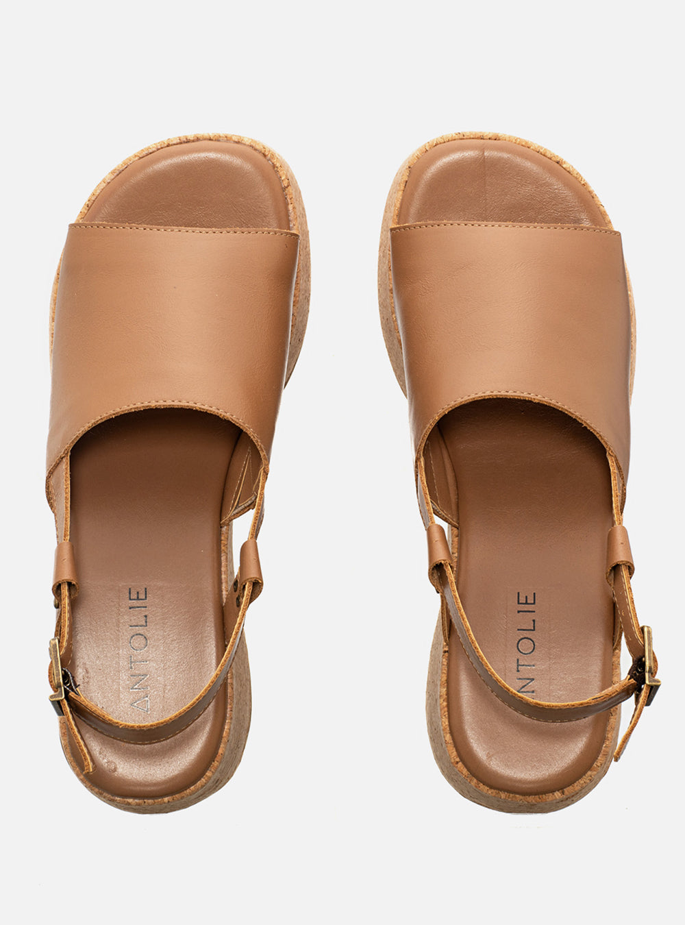 Sandália em Couro Amêndoa Plataforma Cortiça Tira Lisa