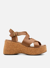 Sandália em Couro Amêndoa Plataforma Cortiça Tiras Transpassadas